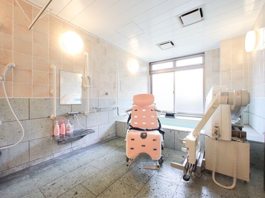 明るい清潔な浴室