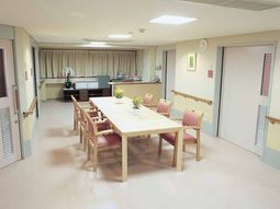 明るい食堂の空間