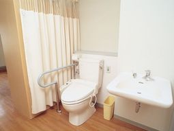 バリアフリーのトイレ設備