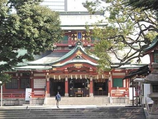神社の風情ある外観