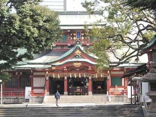 神社の風情ある外観
