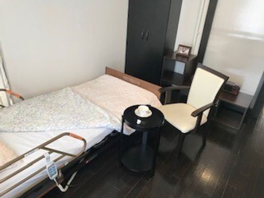 全28室のうち27室が個室、1室が2人部屋。個室は18.31m2～19.1m2で、建物の5～8階にある。