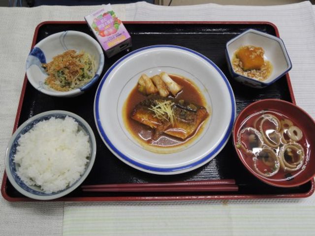 バランスの良い食事内容 食事 栄養満点の手作り料理が並び、健康を支える食事提供に努めています。