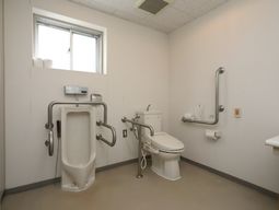 バリアフリーのトイレ設備