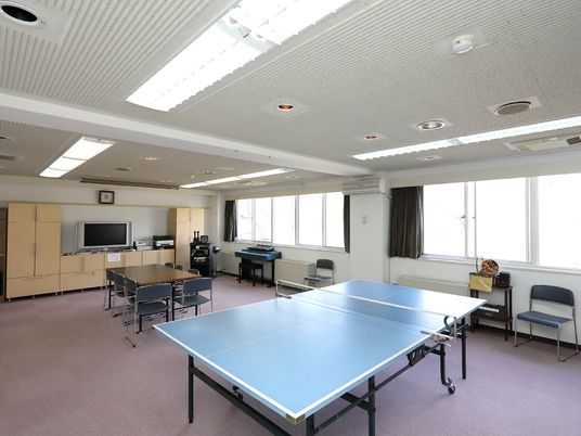 多目的室の明るい空間