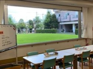 庭が見える食堂  
