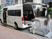 送迎車とリフト付き乗降口  