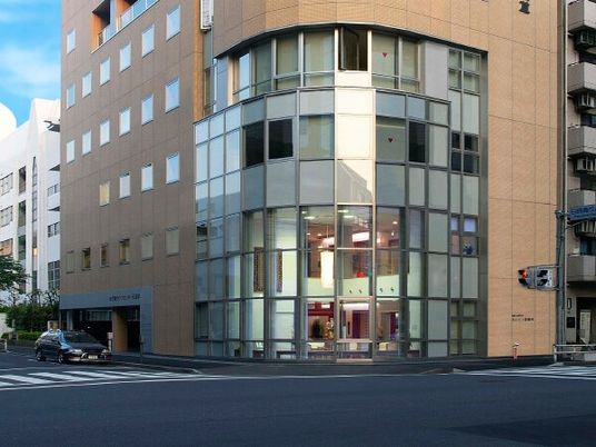 外観の角地建物  
