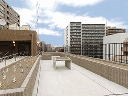 都心近くの屋外中庭