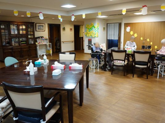 和やかなダイニングルーム