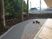 園路とベンチの中庭