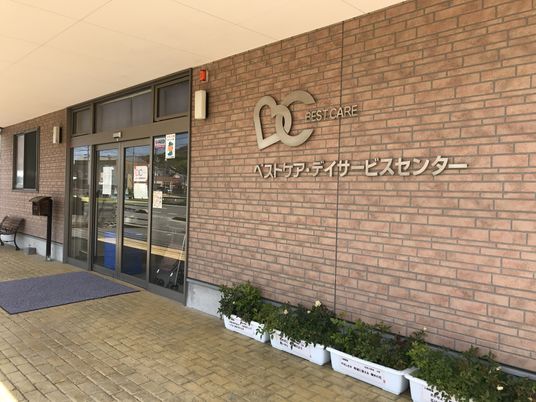 施設のエントランス