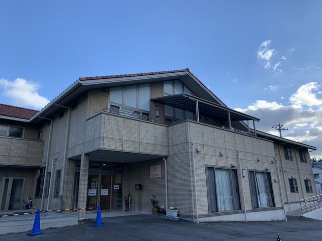 広々とした外観 外観 広々とした建物の外観で、清潔で落ち着いた雰囲気があります。明るく居心地の良い就業環境です。