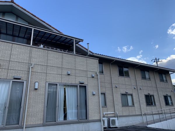 2階建ての建物外観