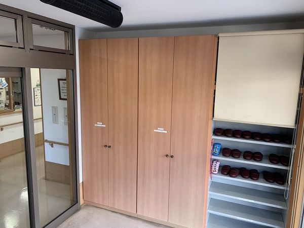 靴が並ぶ廊下  