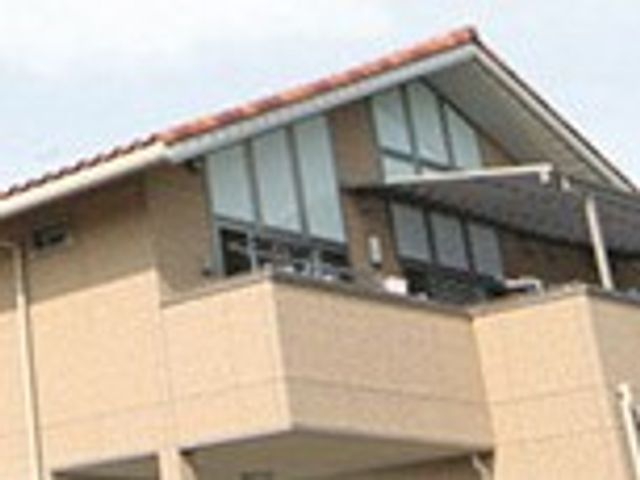 開放的な外観 外観 大きな窓が特徴の開放感あふれる建物です。屋根付きスペースもあり、心地よい時間を過ごせそうです。