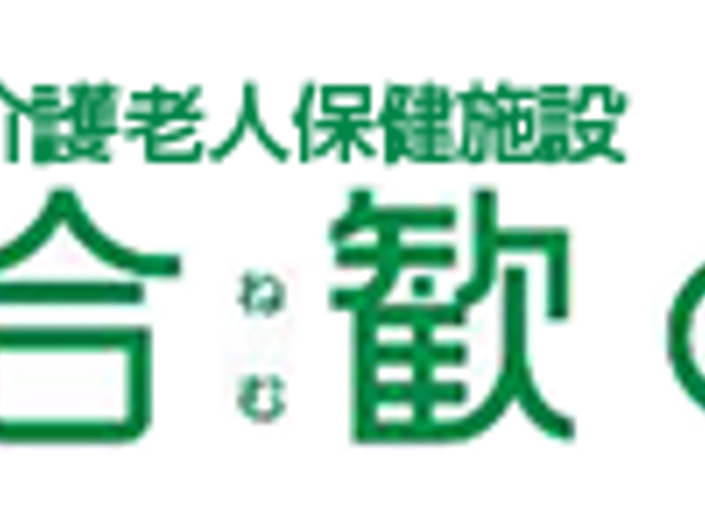 明るい居室 居室 ゆとりのある居室で、窓からは自然光が差し込んでいます。読書やリラックスタイムに最適なスペースです。