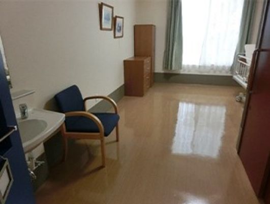 窓際の居室  