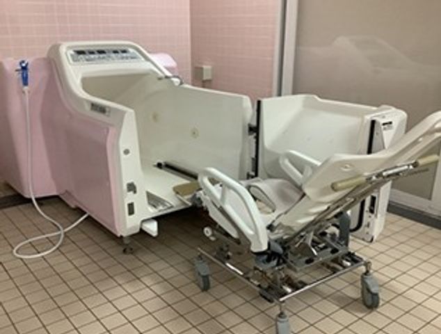 入浴機器のある浴室  