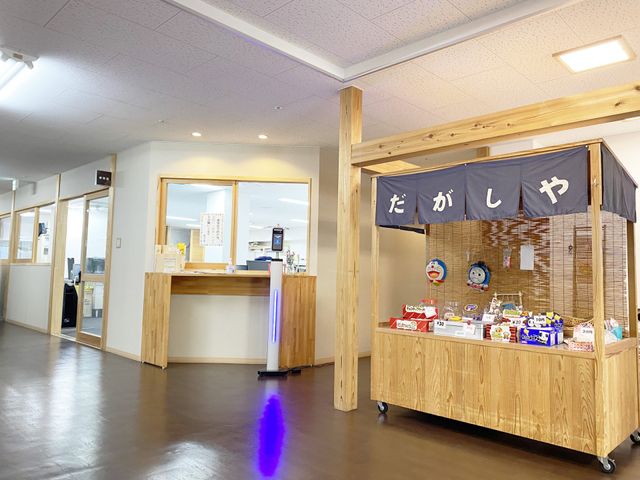 居心地の良いエントランス エントランス 暖かみのある木の風合いを生かしたエントランスです。日本情緒あふれるたたずまいで、訪れる方を優しく迎えます。
