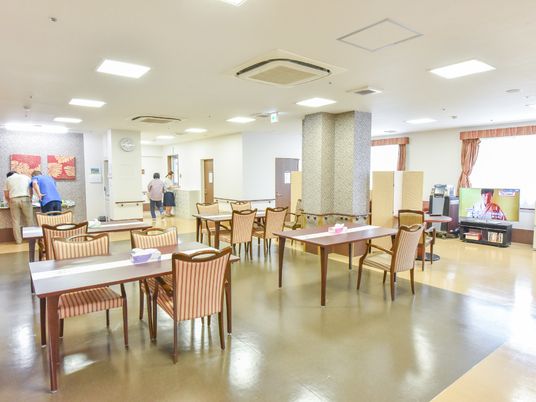 広々とした共用ラウンジ