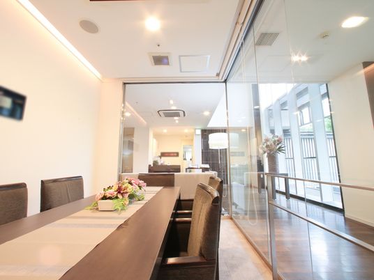 モダンなダイニング空間