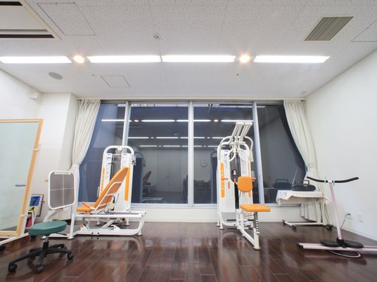 広々としたリハビリ設備