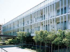 現代的な外観の建物