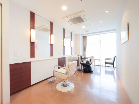 美容室の内観