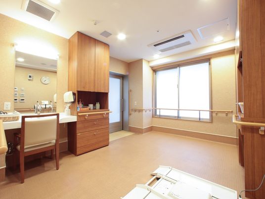 広々とした明るい洗面所