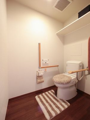 バリアフリー設計のトイレ