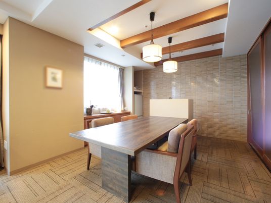 共有ダイニング空間