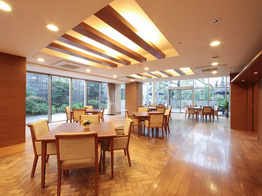 ダイニングルームの広々空間