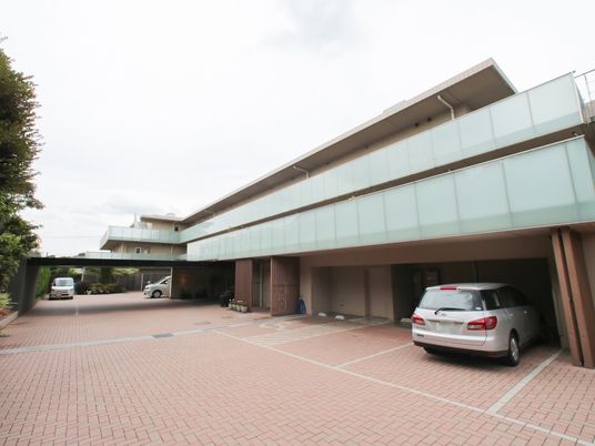 広々とした駐車スペース