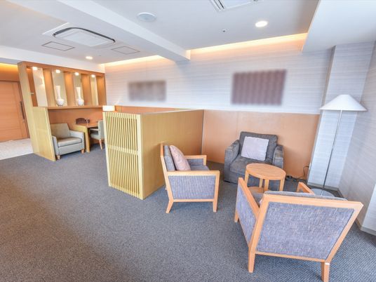 ゆったりとした快適なラウンジ