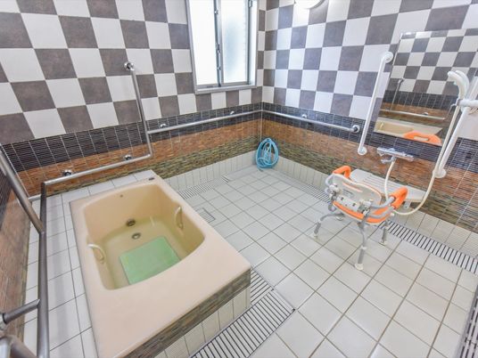 バリアフリー対応の浴室