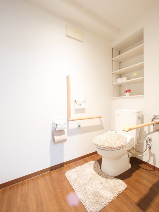 明るく清潔なトイレ空間