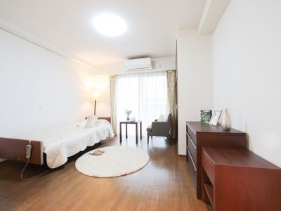 居室の明るい内装