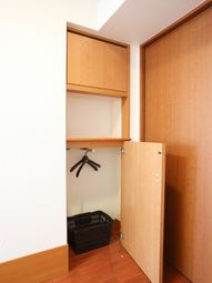 整然としたクローゼット空間