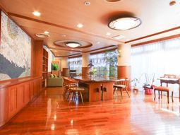 和やかな雰囲気のラウンジ