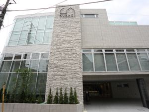 現代的な建物の外観