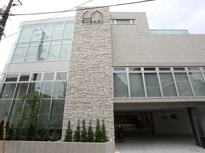 現代的な建物の外観