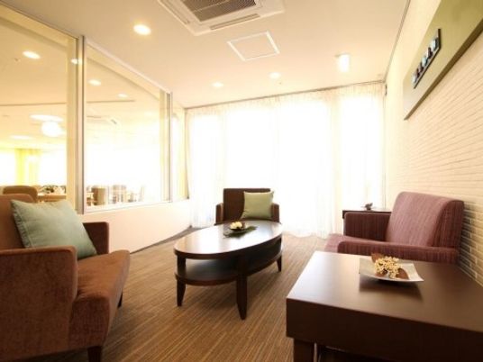 明るい落ち着いた居間