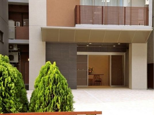 エントランスの落ち着いた雰囲気