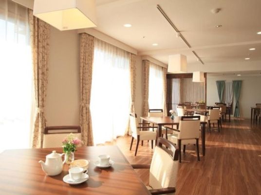 温もりあるダイニング空間