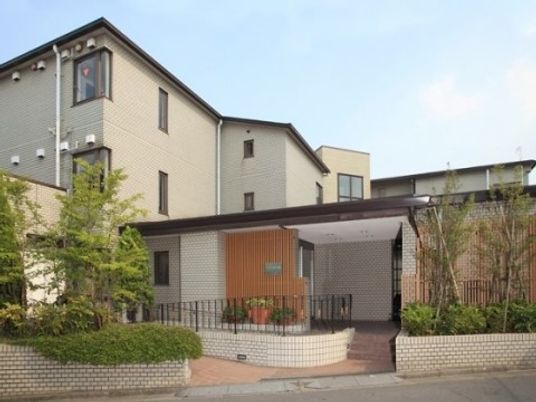 外観の施設入口