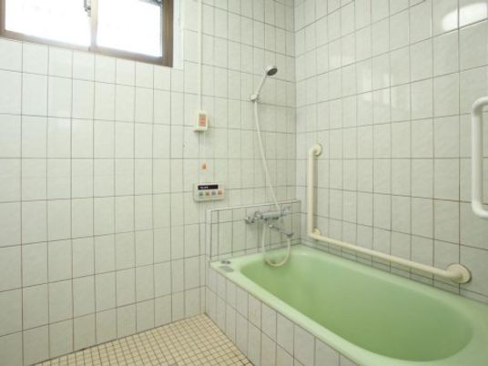 清潔な浴室の様子