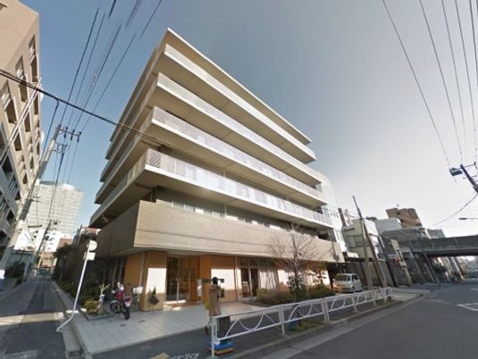 スタイリッシュな外観の建物