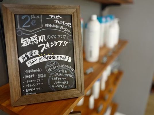 掲示物のある棚  