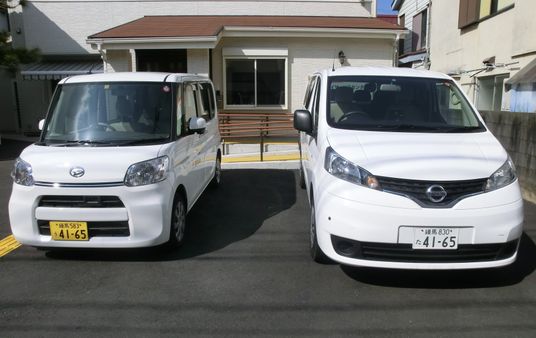 2台の送迎用車両